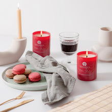 Lade das Bild in den Galerie-Viewer, Duftkerze "Festive Feeling" Bernstein & Sandelholz