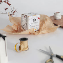 Lade das Bild in den Galerie-Viewer, Duftkerze | Vegane Sojawachskerze | Geschenkbox | Hucklehaus