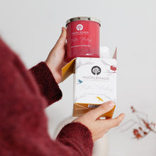 Lade das Bild in den Galerie-Viewer, Duftkerze "Festive Feeling" Bernstein & Sandelholz